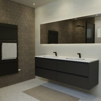 Maatwerk design wastafelkast, gemaakt van Zwart melamine of gespoten mdf met een blad van solid surface en 2 waskommen van Solid Surface. Het front te openen d.m.v. Greeplijst boven en midden