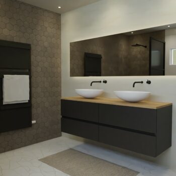 Maatwerk design wastafelmeubel, gemaakt van Zwart melamine of gespoten mdf met een blad van eiken en 2 waskommen van Solid Surface. Het front te openen d.m.v. Greeplijst midden