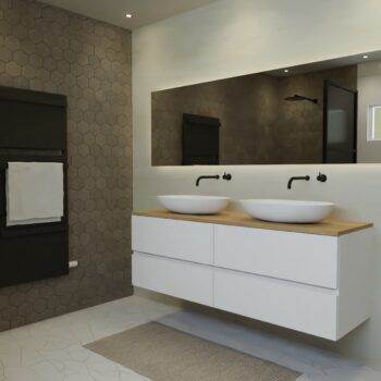 Maatwerk design wastafel onderkast, gemaakt van Wit melamine of gespoten mdf met een blad van eiken en 2 waskommen van Solid Surface. Het front te openen d.m.v. Greeplijst midden